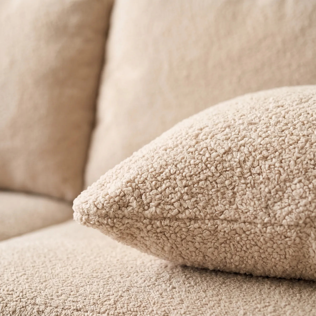 Ottoman - Cuddle Natural Modular - pillow closeup #vera_cushion